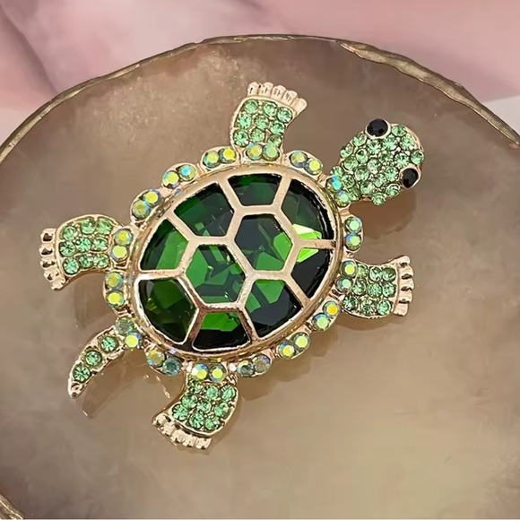 Green Turtle Crystal Brooch - Picture 3 of 9